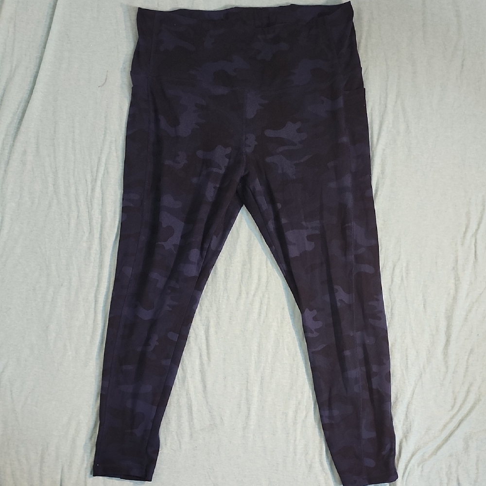 Danskin Navy Camouflage Leggings
